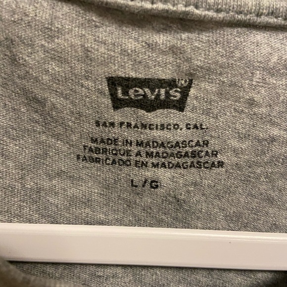Men’s Levi’s Tee - Picture 3 of 3